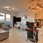 Lejlighed Lodz4rent - Premium 9,7 - Manufaktura - Garaz - Ziemia Obiecana 2026 *