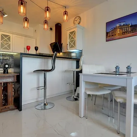 Lodz4rent - Klimatyzacja - Premium 9,7 - Manufaktura - Garaż - Audioriver 2026 Apartament *