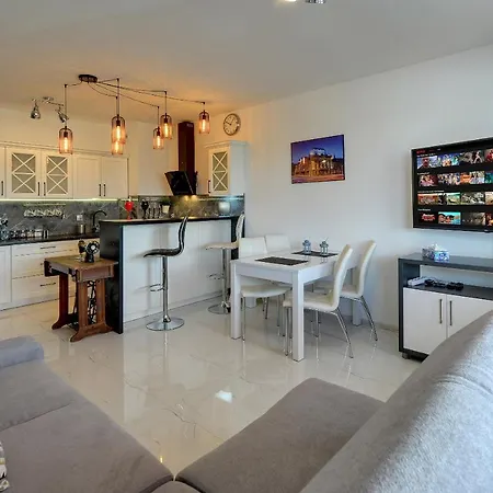 Apartament Lodz4rent - Klimatyzacja - Premium 9,7 - Manufaktura - Garaż - Audioriver 2026 *