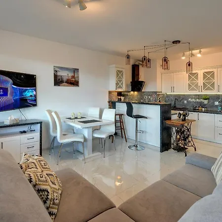Lodz4rent - Premium 9,8 - Manufaktura - Garaz - Wiosna 2025 * Łódź