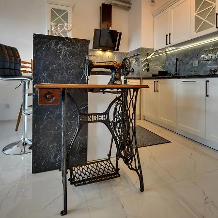 Lodz4rent - Klimatyzacja - Premium 9,7 - Manufaktura - Garaż - Audioriver 2026 Apartament