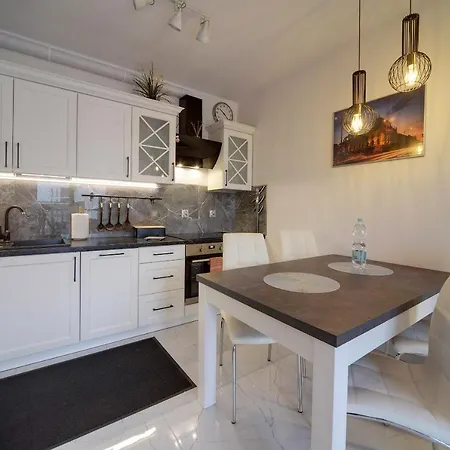 Lodz4rent - Klimatyzacja - Premium 9,7 - Manufaktura - Garaż - Audioriver 2026 Apartament *