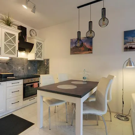 Lodz4rent - Klimatyzacja - Premium 9,7 - Manufaktura - Garaż - Audioriver 2026 Łódź