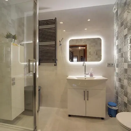 Lodz4rent - Premium 9,8 - Manufaktura - Garaz - Wiosna 2025