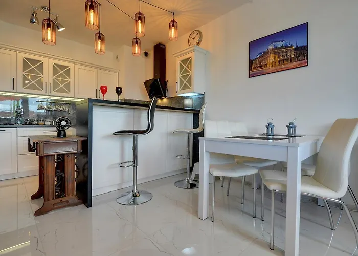 Lodz4rent - Premium 9,7 - Manufaktura - Garaz - Ziemia Obiecana 2026 شقة *