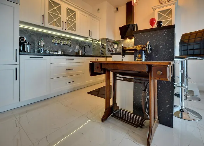 Lodz4rent - Premium 9,7 - Manufaktura - Garaz - Ziemia Obiecana 2026 شقة