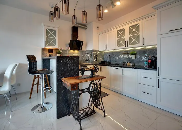 شقة Lodz4rent - Premium 9,7 - Manufaktura - Garaz - Ziemia Obiecana 2026