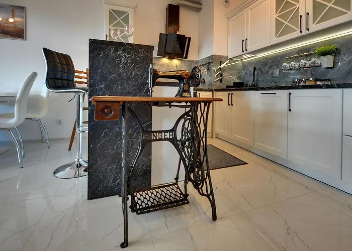 Lodz4rent - Premium 9,7 - Manufaktura - Garaz - Ziemia Obiecana 2026 شقة